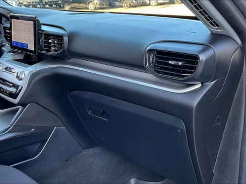 Used 2022 Ford Explorer XLT AWD/4WD image 16