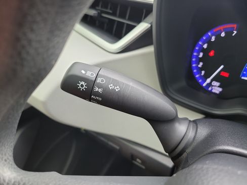 Used 2021 Toyota Corolla LE FWD image 30