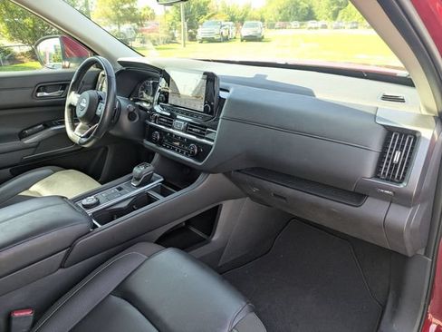 Used 2023 Nissan Pathfinder SL AWD/4WD image 40
