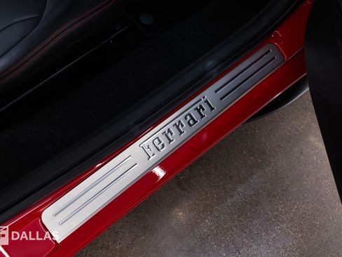Used 2022 Ferrari F8 Tributo RWD image 39