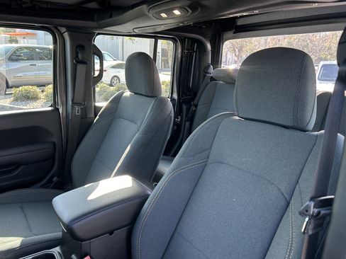 New 2026 Jeep Gladiator Sport image 13