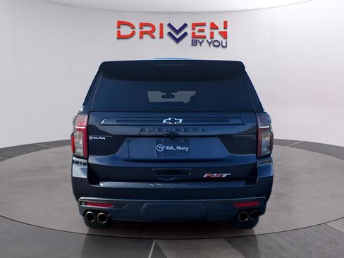 Used 2022 Chevrolet Suburban RST w/ Sport Performance Package image 5