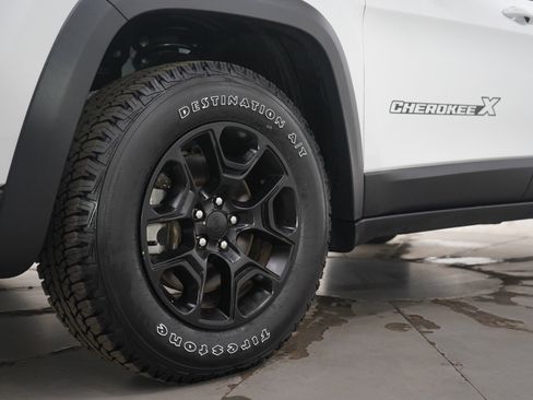 Used 2022 Jeep Cherokee Latitude w/ Sun & Sound Group image 28