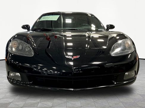 Used 2007 Chevrolet Corvette Coupe w/ Performance Package RWD image 2