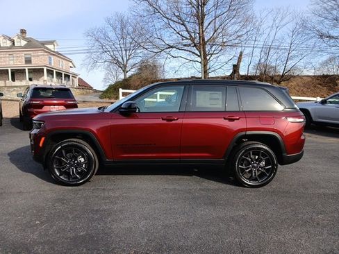 New 2025 Jeep Grand Cherokee Limited image 3