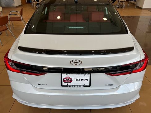 New 2026 Toyota Camry Hybrid FWD image 5