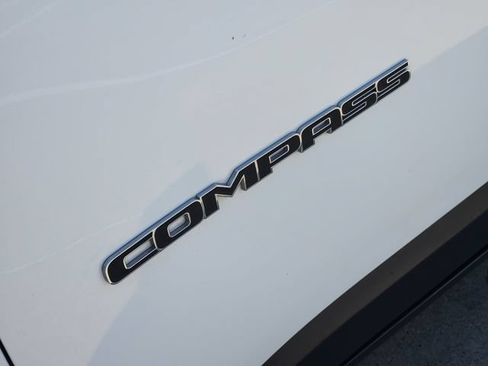 Used 2025 Jeep Compass Latitude AWD/4WD image 8