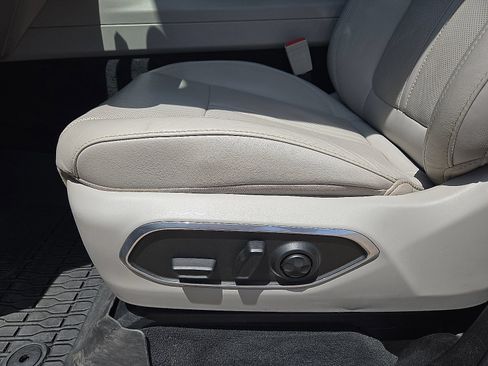 Used 2024 Jeep Wagoneer L Series II w/ Flexible Seating Group RWD image 25