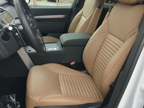 Used 2025 Land Rover Discovery Dynamic SE AWD/4WD image 17