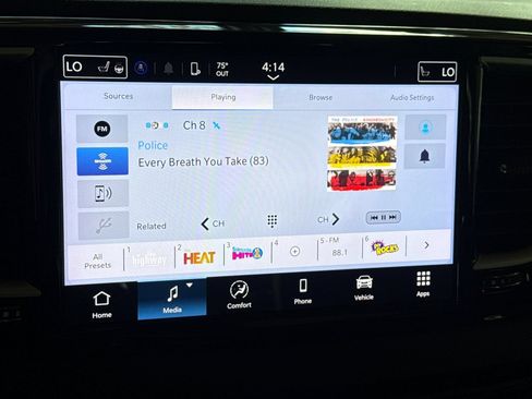 Used 2024 Chrysler Pacifica Touring-L FWD image 19