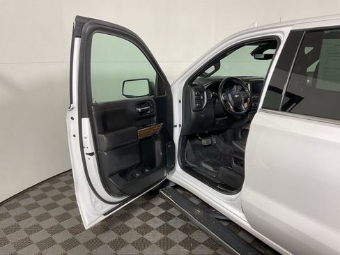 Used 2019 Chevrolet Silverado 1500 High Country w/ High Country Premium Package image 18