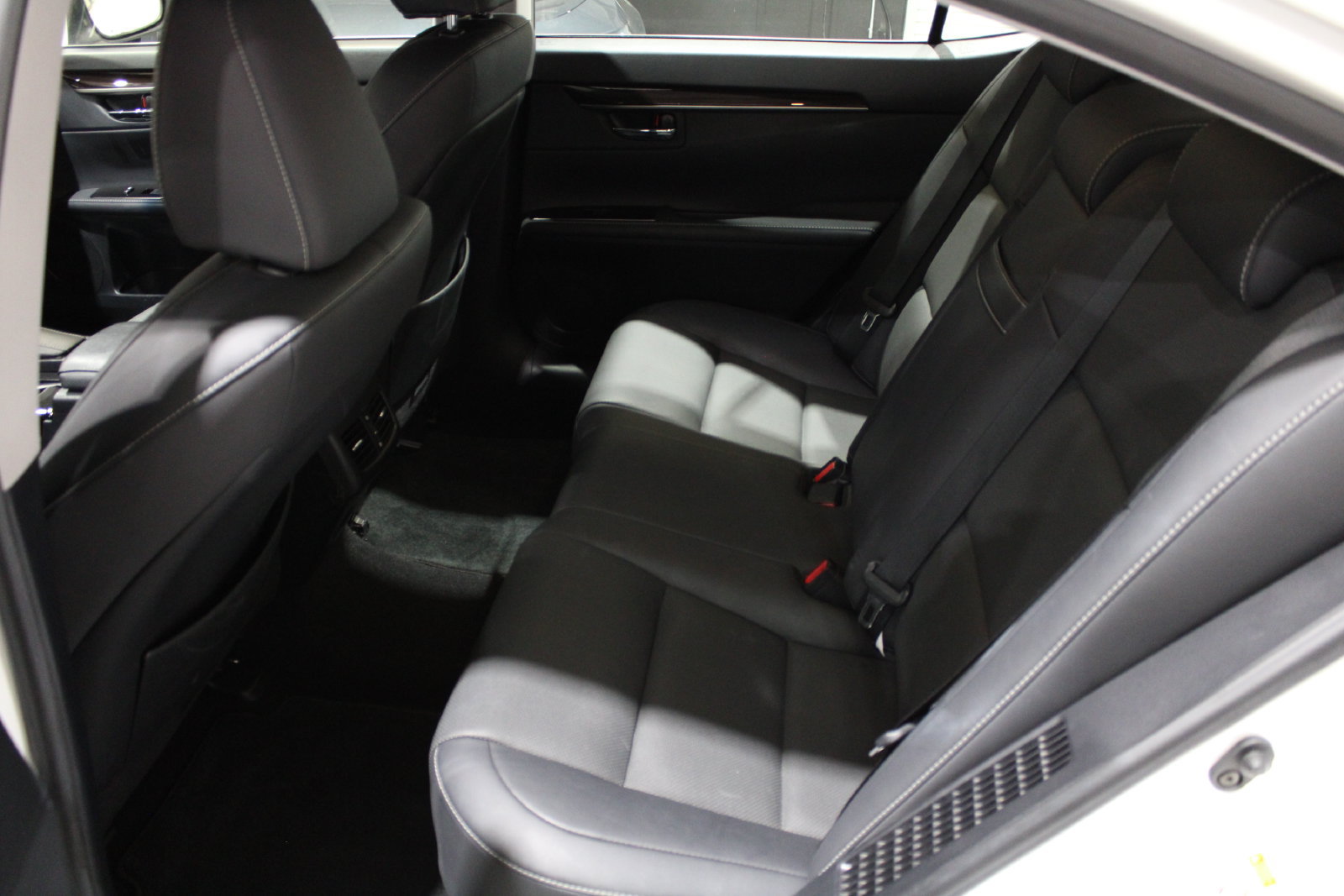 Used 2018 Lexus ES 300h w/ Navigation Package FWD image 13