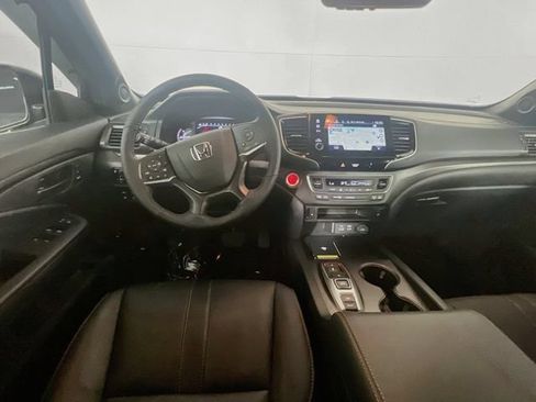 Used 2025 Honda Passport TrailSport image 18