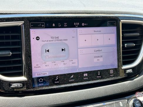 Used 2022 Chrysler Pacifica Touring-L image 6