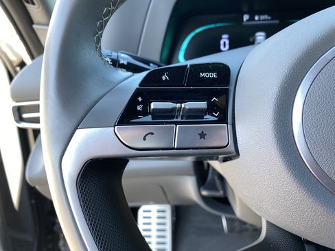 Certified 2025 Hyundai Elantra Sport image 26