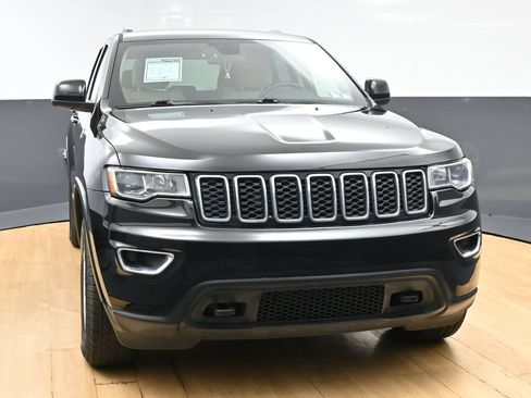 Used 2018 Jeep Grand Cherokee Laredo AWD/4WD image 4