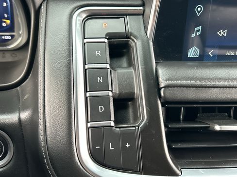 Used 2022 Chevrolet Tahoe Z71 w/ Luxury Package AWD/4WD image 25