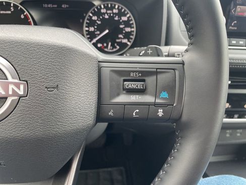 Used 2025 Nissan Rogue SV AWD/4WD image 27