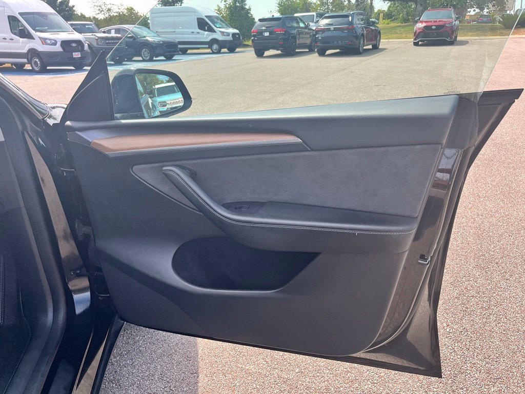 Used 2024 Tesla Model Y Long Range AWD/4WD image 10