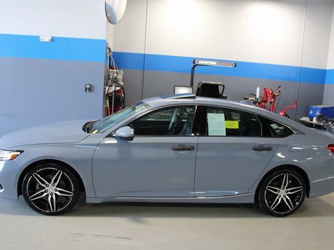 Used 2021 Honda Accord Touring image 17