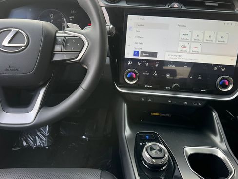 Used 2023 Lexus RZ 450e Premium image 27