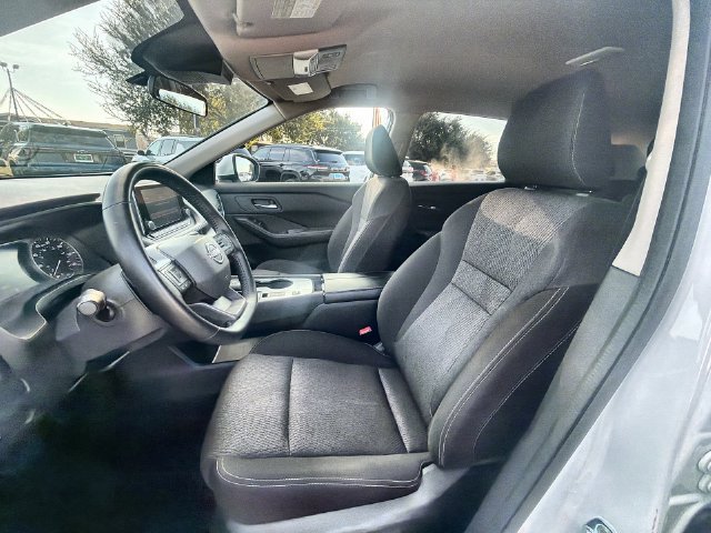 Used 2025 Nissan Rogue SV FWD image 18