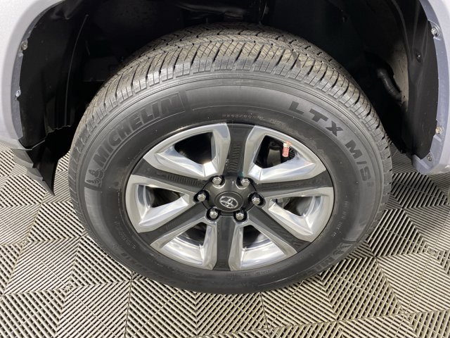 Used 2017 Toyota Tacoma Limited w/ Tow Package RWD image 13