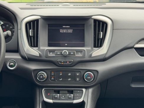 Used 2024 GMC Terrain SLE FWD image 15