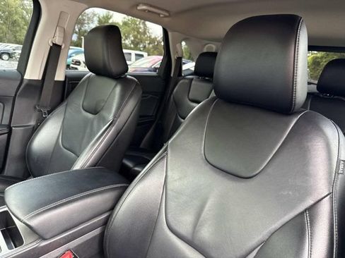 Used 2022 Ford Edge Titanium AWD/4WD image 12