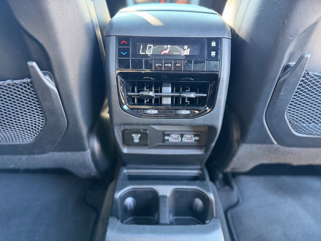 Used 2023 Jeep Grand Cherokee L Altitude AWD/4WD image 18