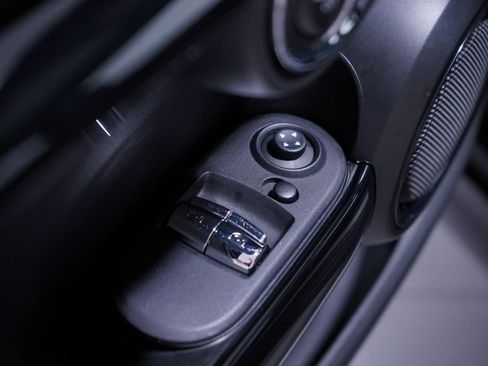 Used 2019 MINI Cooper S w/ Signature Upholstery Package FWD image 13