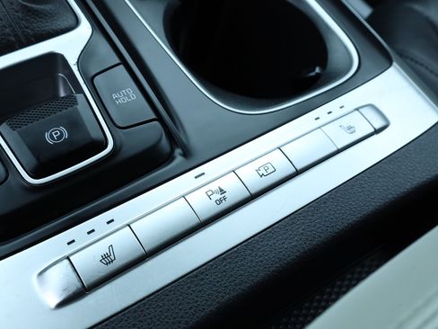 Used 2024 Kia Carnival LX image 14