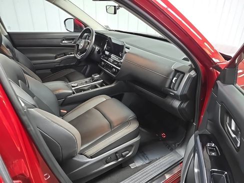 Used 2023 Nissan Pathfinder SL w/ Lighting Package (N92) image 15