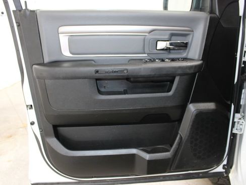 Used 2024 RAM 1500 Classic SLT AWD/4WD image 18