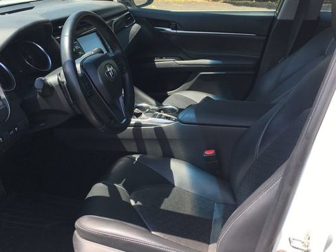 Used 2018 Toyota Camry XSE FWD image 4