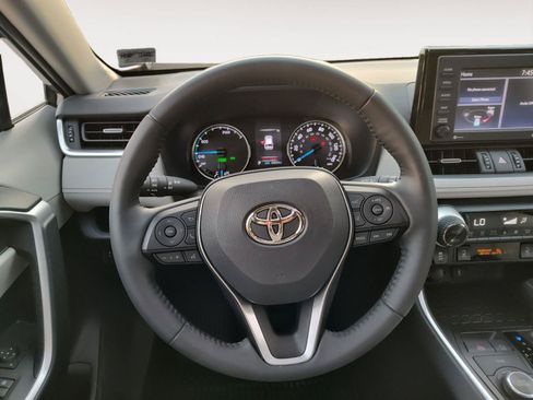 Used 2022 Toyota RAV4 XLE Premium AWD/4WD image 12