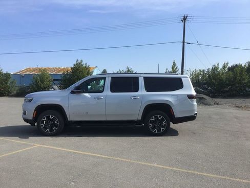 Used 2023 Jeep Wagoneer L Series III w/ Preferred Equipment Group image 1