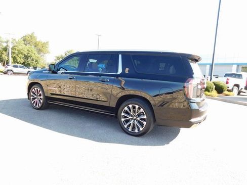 New 2025 Chevrolet Suburban High Country image 5