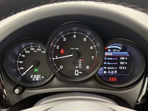 Used 2024 Porsche Macan AWD/4WD image 21