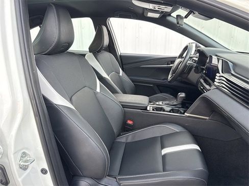 Used 2025 Toyota Camry SE image 30