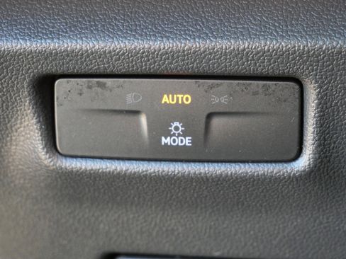 Certified 2025 Volkswagen Tiguan SE R-Line image 21