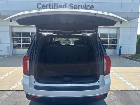 Used 2023 GMC Yukon XL SLT w/ SLT Luxury Package AWD/4WD image 15