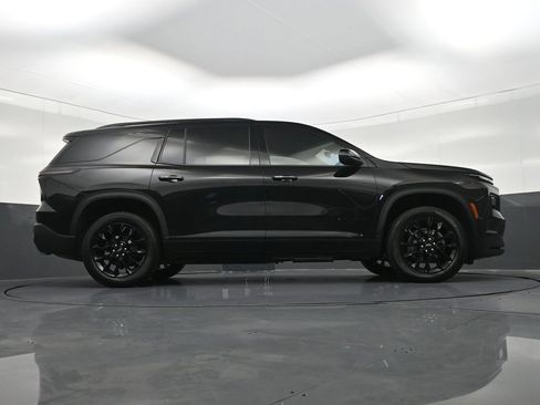 Used 2023 Chevrolet Traverse LT FWD image 27