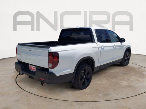 Used 2025 Honda Ridgeline Black Edition image 10