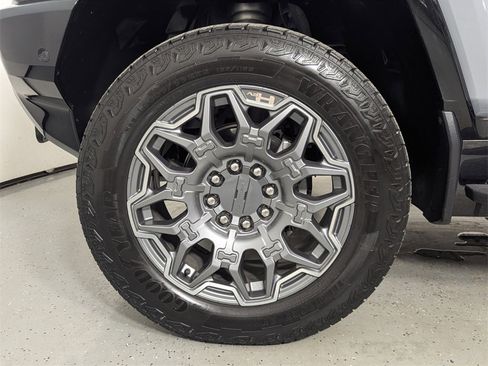 Used 2024 GMC Hummer EV 3X w/ LPO, Illumination Package image 10