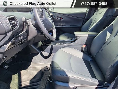 Used 2022 Toyota Prius XLE image 19