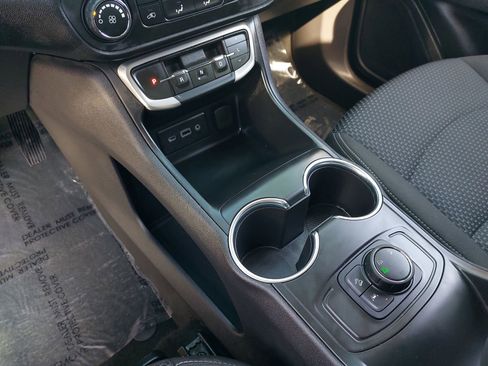 Used 2024 GMC Terrain SLE image 24