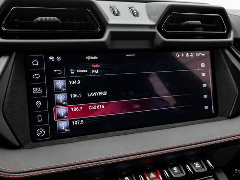 Used 2025 Lamborghini Urus SE AWD/4WD image 83