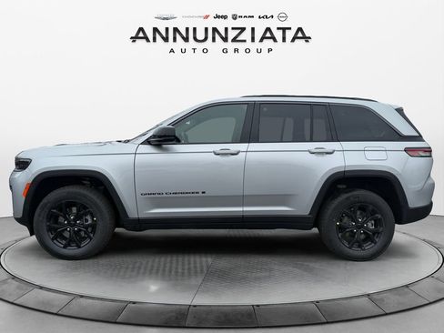 New 2026 Jeep Grand Cherokee Altitude AWD/4WD image 2