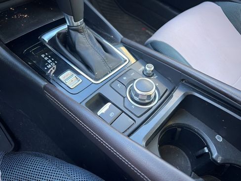 Used 2018 MAZDA MAZDA3 Touring image 16